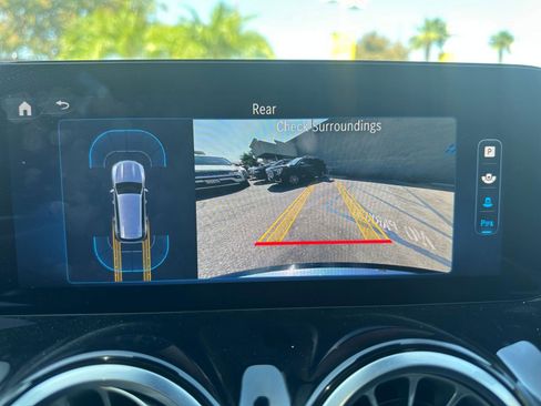 Used 2024 Mercedes-Benz GLB 250 image 17