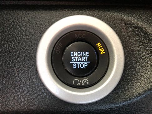 Used 2017 RAM 1500 Laramie w/ Convenience Group AWD/4WD image 30