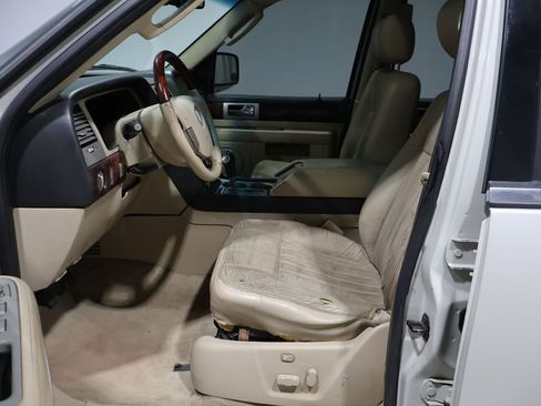 Used 2006 Lincoln Navigator 4WD image 12