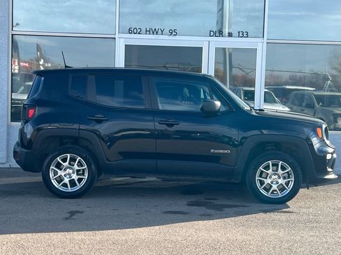 Used 2023 Jeep Renegade Latitude AWD/4WD image 3