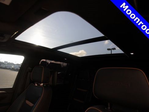 Used 2023 GMC Yukon XL AT4 w/ Technology Package image 3