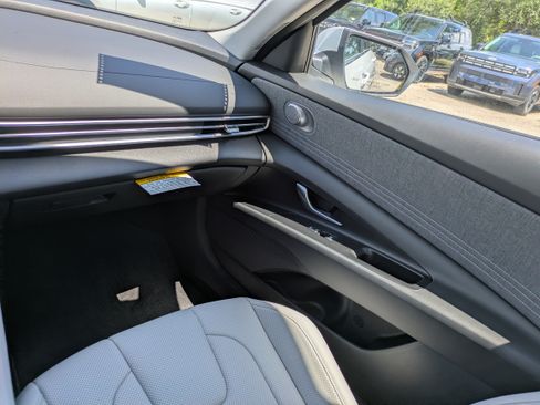 New 2026 Hyundai Elantra Limited FWD image 14