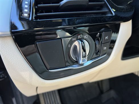 Used 2020 BMW 530i xDrive image 37