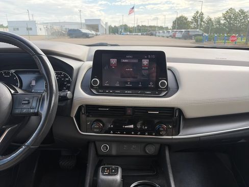 Used 2022 Nissan Rogue SV w/ SV Premium Package FWD image 24