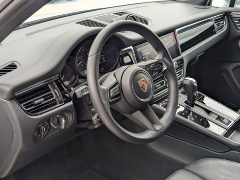 Certified 2026 Porsche Macan AWD/4WD image 4
