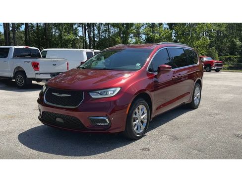 Used 2022 Chrysler Pacifica Touring-L AWD/4WD image 4