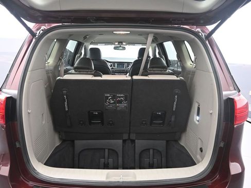 Used 2017 Kia Sedona SX image 34