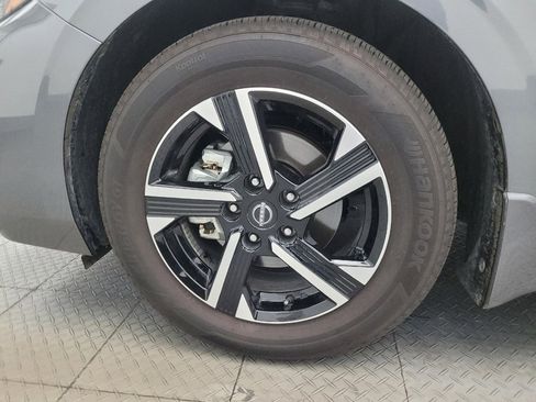 Used 2025 Nissan Sentra SV image 31