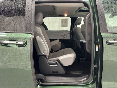 Used 2025 Toyota Sienna XLE image 55