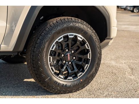 New 2026 GMC Canyon AT4 w/ Technology Plus Package AWD/4WD image 10