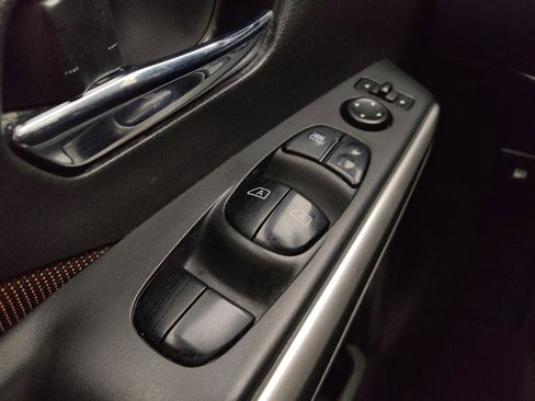 Used 2019 Nissan Kicks SR image 27