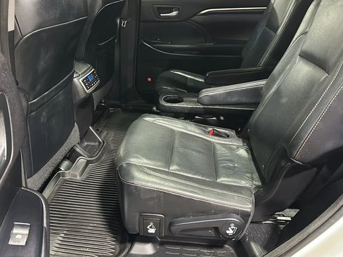 Used 2016 Toyota Highlander Limited Platinum AWD/4WD image 11