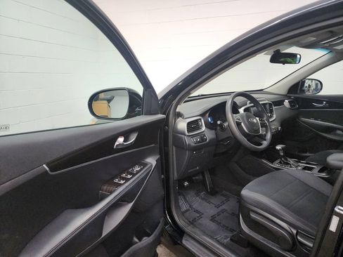 Used 2020 Kia Sorento LX FWD image 11