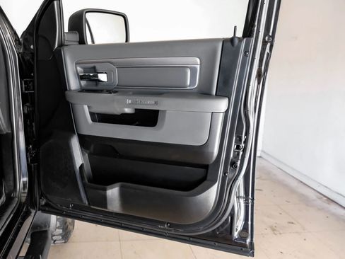 Used 2019 RAM 1500 Classic SLT image 40