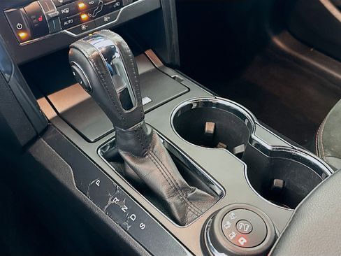 Used 2018 Ford Explorer XLT w/ Equipment Group 202A AWD/4WD image 23