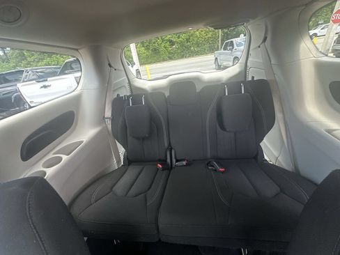 Used 2022 Chrysler Voyager LX FWD image 32