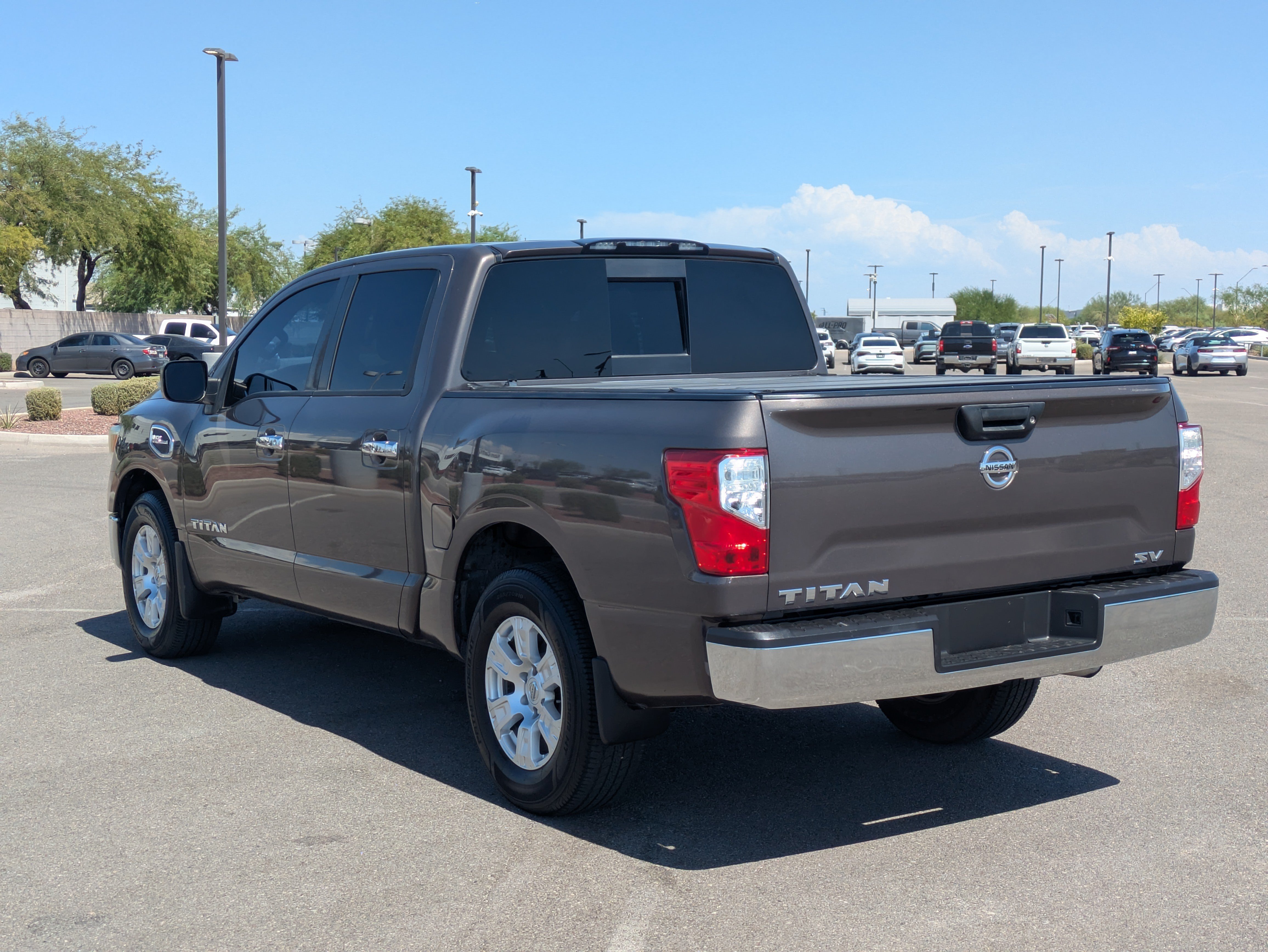 Used 2017 Nissan Titan SV RWD image 3