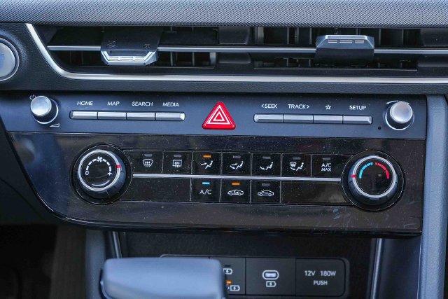 Used 2025 Hyundai Sonata SE FWD image 15