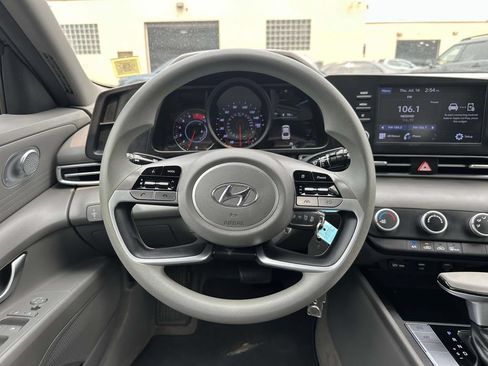 Used 2023 Hyundai Elantra SE FWD image 12