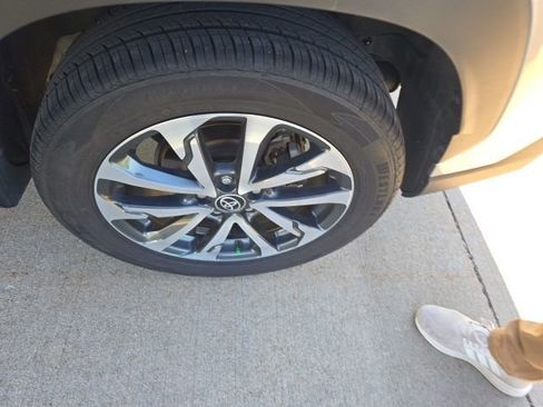 Used 2023 Toyota Corolla Cross XLE image 26