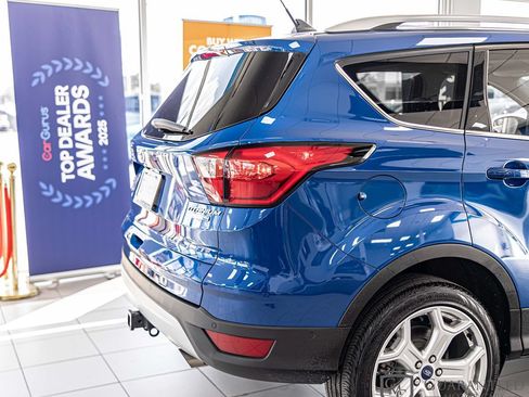 Used 2019 Ford Escape Titanium w/ U9j03 - Titanium Tow Package AWD/4WD image 16
