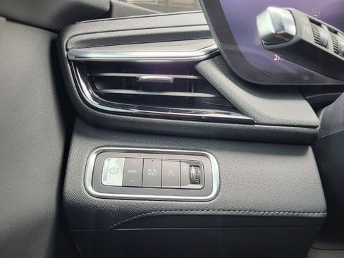 Used 2025 Buick Enclave Preferred image 22