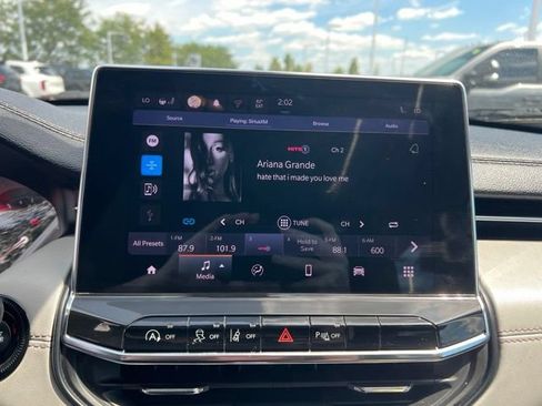Used 2022 Jeep Compass Limited w/ Sun and Sound Group AWD/4WD image 18