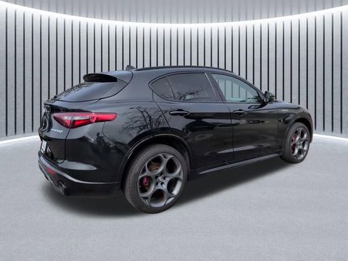 Used 2023 Alfa Romeo Stelvio Veloce image 6