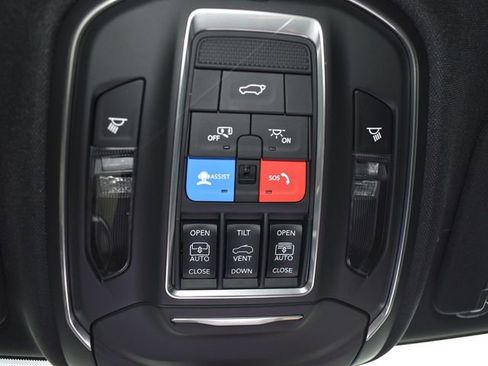 New 2025 Jeep Grand Cherokee Limited w/ Black Appearance Package AWD/4WD image 30