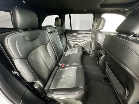 Used 2023 Jeep Grand Cherokee Altitude image 26