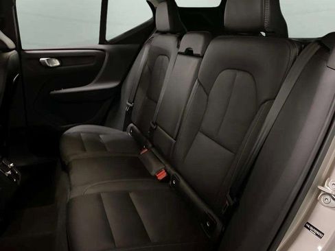 Used 2025 Volvo XC40 B5 Core image 69