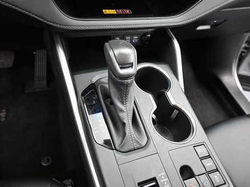 Certified 2025 Toyota Highlander XLE FWD image 13