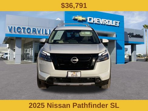 Used 2025 Nissan Pathfinder SL w/ Black Appearance Package FWD image 2