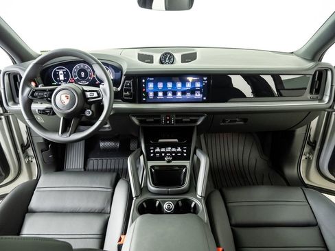 New 2026 Porsche Cayenne image 19
