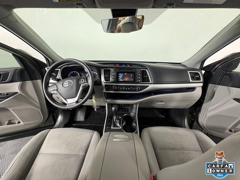 Used 2019 Toyota Highlander LE FWD image 4