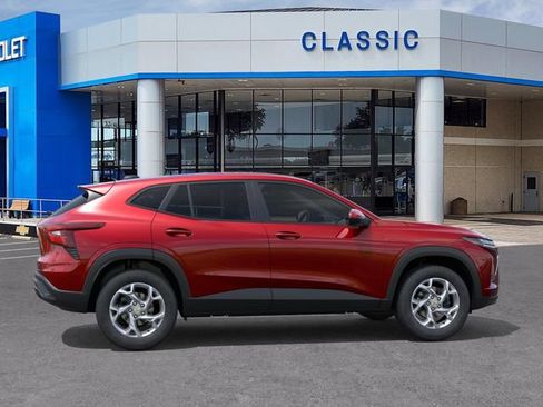 New 2026 Chevrolet Trax LS w/ LS Convenience Package FWD image 5