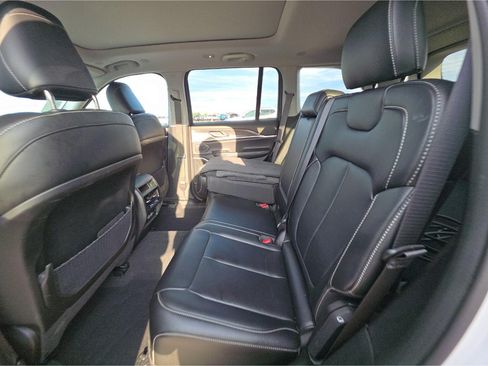 Used 2024 Jeep Grand Cherokee Limited 4xe AWD/4WD image 5