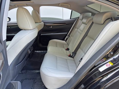 Used 2016 Lexus ES 350 w/ Luxury Package w/Wood Trim FWD image 38