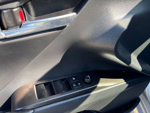 Used 2022 Toyota Camry SE w/ Carpet Mat Package (TMS) FWD image 12