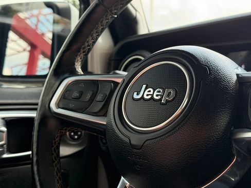 Used 2021 Jeep Gladiator Overland AWD/4WD image 16
