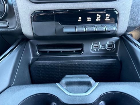 Used 2023 RAM 1500 Big Horn AWD/4WD image 24