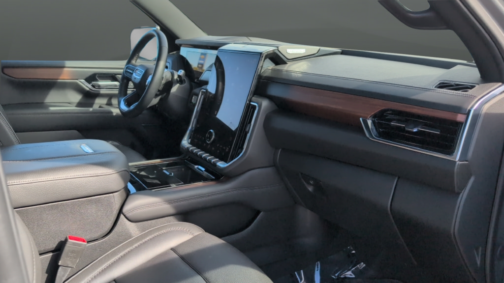 Used 2025 GMC Yukon Denali AWD/4WD image 29