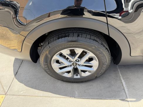 Used 2023 Kia Telluride LX FWD image 15