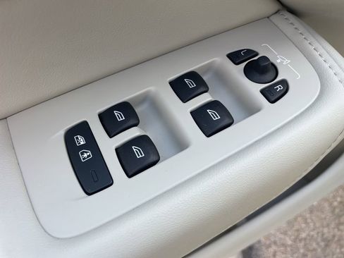 Certified 2023 Volvo XC60 B5 Plus w/ Climate Package image 20