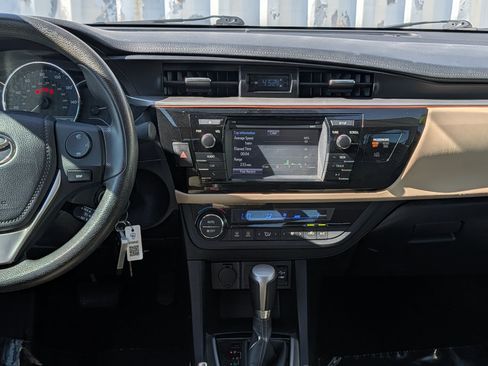 Used 2016 Toyota Corolla LE FWD image 18