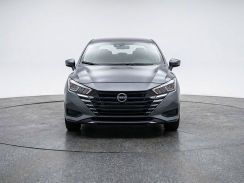 Used 2025 Nissan Versa SV image 2