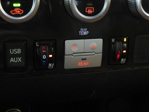 Used 2017 Toyota Sequoia Platinum RWD image 54
