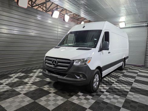 Used 2022 Mercedes-Benz Sprinter 2500 image 36