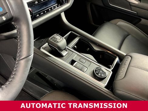 Used 2025 Nissan Pathfinder SL AWD/4WD image 17