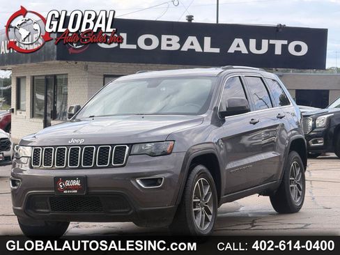 Used 2020 Jeep Grand Cherokee Laredo w/ 18" Wheel & 8.4" Radio Group AWD/4WD image 1
